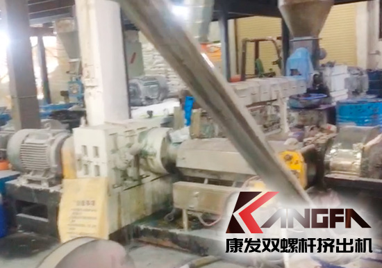 康發(fā)八年老客戶回訪，雙螺桿擠出機設(shè)備運轉(zhuǎn)正常，業(yè)務(wù)紅火！