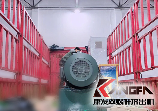 發(fā)貨速遞|公司新一批雙螺桿擠出機設備細心打包、裝車進行發(fā)貨 