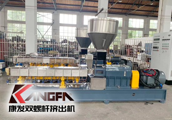 雙螺桿擠出機(jī)上下游：車用塑料向低成本、高強(qiáng)度、高沖擊性能、可回收及降解等復(fù)合材料及塑料合金方向發(fā)展