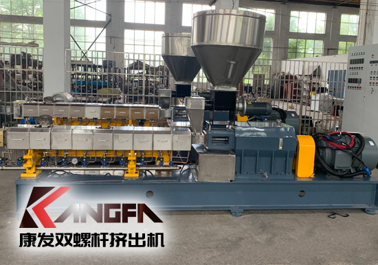 全新一代康發(fā)同向雙螺桿擠出機螺紋套自潔性強、耐磨、防腐且適用于幾乎各類塑料材料