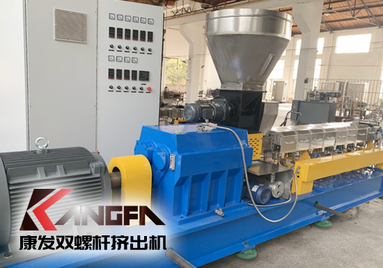 一批次標(biāo)準(zhǔn)化全新雙螺桿擠出機(jī)設(shè)備正進(jìn)入緊密安裝調(diào)試階段,出廠在即