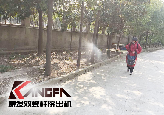 戰(zhàn)疫情、防風(fēng)險(xiǎn)、保安全！康發(fā)雙螺桿擠出機(jī)復(fù)工在即，全廠實(shí)現(xiàn)全方位消毒！