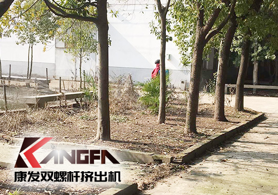 康發(fā)雙螺桿擠出機(jī)積極倡議公司全體員工以身作則、勇于擔(dān)當(dāng)，堅(jiān)定信心，打贏這場(chǎng)疫情防御阻擊戰(zhàn)！