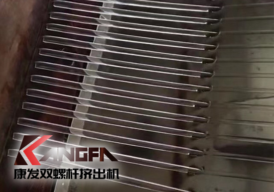 技術創(chuàng)新與發(fā)展，專注配混合改性裝備！熔噴料雙螺桿擠出機生產(chǎn)線設備交付,成功縮短交付日期！