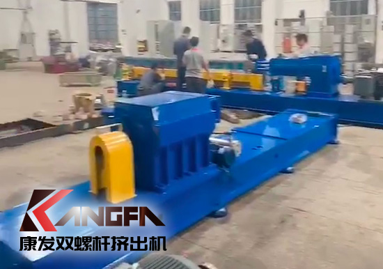 國慶又逢仲秋月圓，保安全、保質(zhì)量、保工期，康發(fā)橡塑雙螺桿擠出機為實現(xiàn)業(yè)主按期交付目標而奮力沖刺