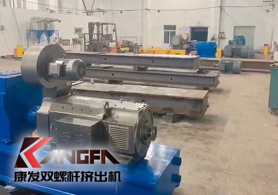 國慶又逢仲秋月圓，保安全、保質(zhì)量、保工期，康發(fā)橡塑雙螺桿擠出機為實現(xiàn)業(yè)主按期交付目標而奮力沖刺