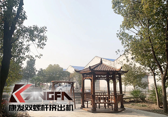 康發(fā)雙螺桿擠出機工廠“辭舊迎新”,期待公司添新裝、換新貌、進軍新領(lǐng)域