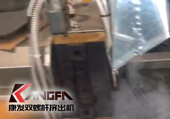 延長設(shè)備使用壽命,提升客戶滿意度!康發(fā)加強對雙螺桿造粒機的維護包養(yǎng)工作