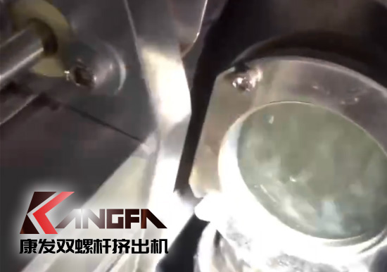 水下造粒機(jī)切粒視頻水中造粒機(jī)康發(fā)75機(jī)雙螺桿擠出造粒機(jī)實(shí)拍！水下切|水下切粒|共混智造|塑料