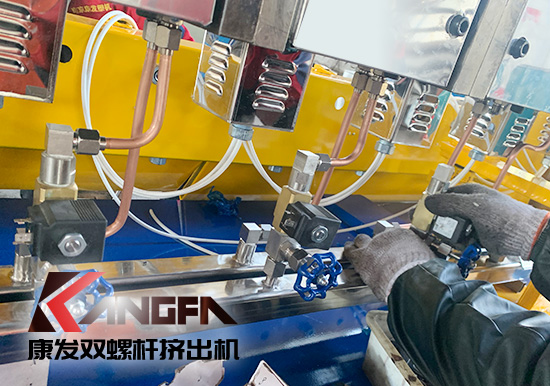 展會播報：第四屆中國·滄州塑料產(chǎn)業(yè)博覽會開展，展示內(nèi)容包括各類雙螺桿擠出機設(shè)備、輔助設(shè)備及其它塑料產(chǎn)業(yè)相關(guān)