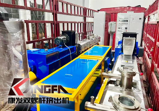 臨近年底，雙螺桿擠出機(jī)發(fā)貨忙,全力以赴為市場(chǎng)！