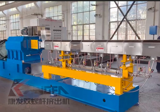 康發(fā)雙螺桿擠出機電纜料生產(chǎn)線發(fā)貨