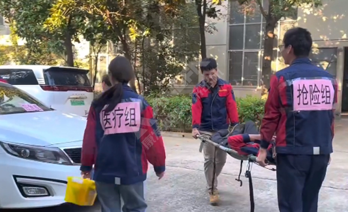 人人講安全，個(gè)個(gè)會(huì)應(yīng)急！南京康發(fā)雙螺桿擠出機(jī)開展《觸電傷害應(yīng)急預(yù)案演練》取得圓滿成功