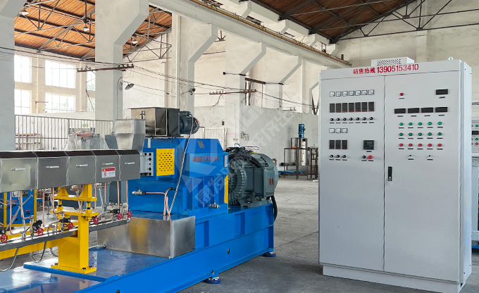 雙螺桿源頭生產(chǎn)廠家  多年專注雙螺桿擠出機、水下切粒系統(tǒng)、連續(xù)密煉擠出機生產(chǎn)制作