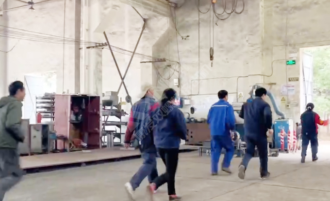 南京康發(fā)雙螺桿擠出機開展危險化學品泄露突發(fā)環(huán)境事件現場處置方案及應急預案演練