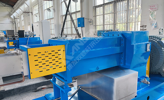 橡塑機械領域雙螺桿擠出機定位及主要作用 平行雙螺桿擠出機優(yōu)勢