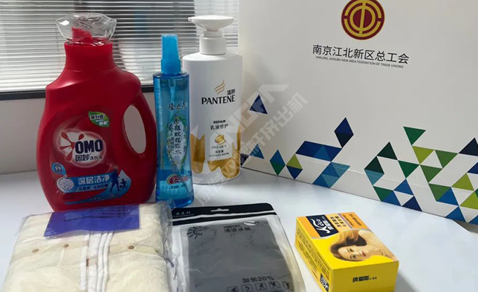 南京江北新區(qū)總工會深入康發(fā)雙螺桿擠出機(jī)一線開展“來高溫慰問”慰問活動!