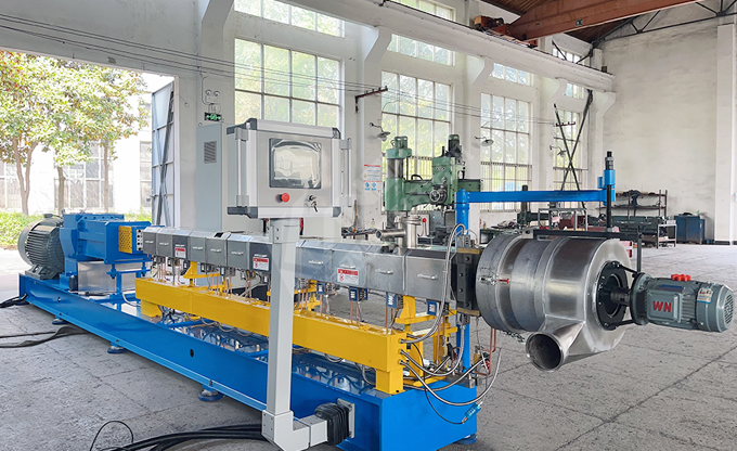 雙螺桿擠出造粒機及其零配件設計和制造源頭廠家！設備運行穩(wěn)定，性價比卓越，售后服務無憂！