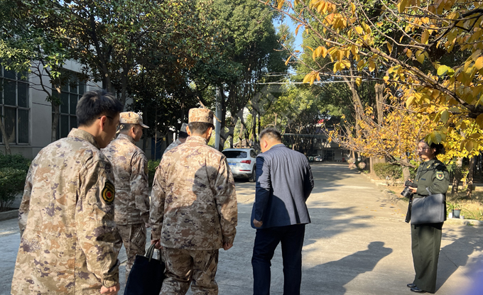 精準調(diào)查 深挖潛力 六合區(qū)人武部走訪康發(fā)雙螺桿擠出機等葛塘街道重點企業(yè)