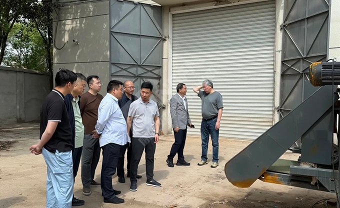 中石化相關(guān)公司、康發(fā)雙螺桿擠出機(jī)與新疆鵬安能源科技有限責(zé)任就關(guān)于廢塑料分選技術(shù)合作洽談