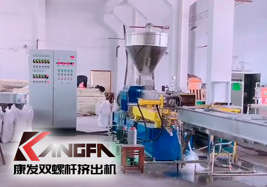 熔噴料雙螺桿擠出造粒機(jī)組設(shè)備視頻，日產(chǎn)量可達(dá)800萬只口罩用原料，熔脂可達(dá)1400-1600
