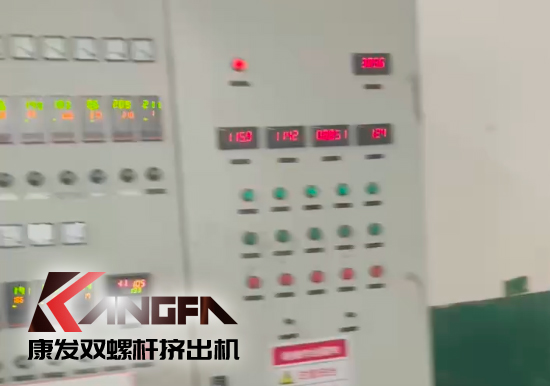 水下切粒雙螺桿擠出機機組安裝調(diào)試生產(chǎn)！深耕于雙螺桿擠出機行業(yè)！相信我們！您會獲取更大的利益?。?！