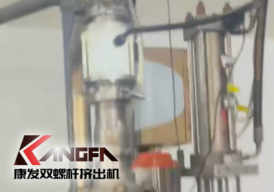 水下切粒雙螺桿擠出機機組安裝調(diào)試生產(chǎn)！深耕于雙螺桿擠出機行業(yè)！相信我們！您會獲取更大的利益?。?！