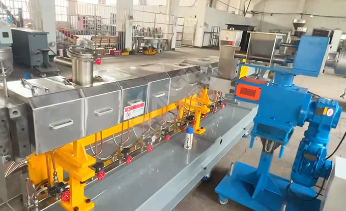 65高扭雙螺桿擠出機(jī)，玻纖增強(qiáng)帶側(cè)喂料，加熱棒機(jī)型